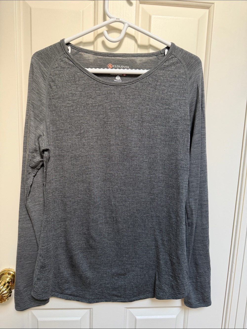 Cloudveil sz L 100% Merino Wool Made in Canada Charcoal Gray l/s top mixed patt